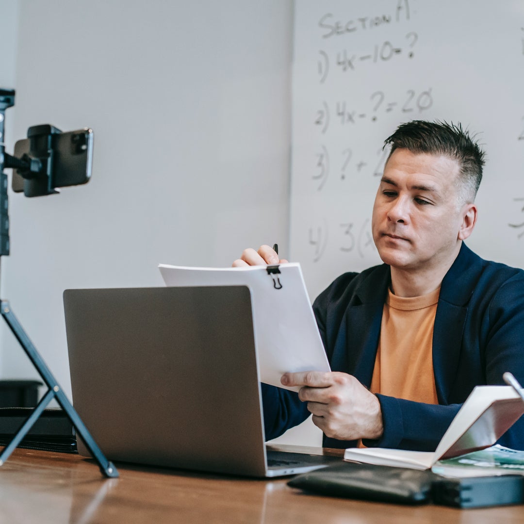 Image of Here’s how to start an online business, plus a few business ideas to get your wheels turning. 